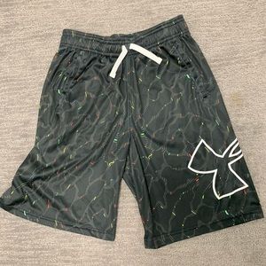 Boys (M) Nike Shorts (Good Condition)